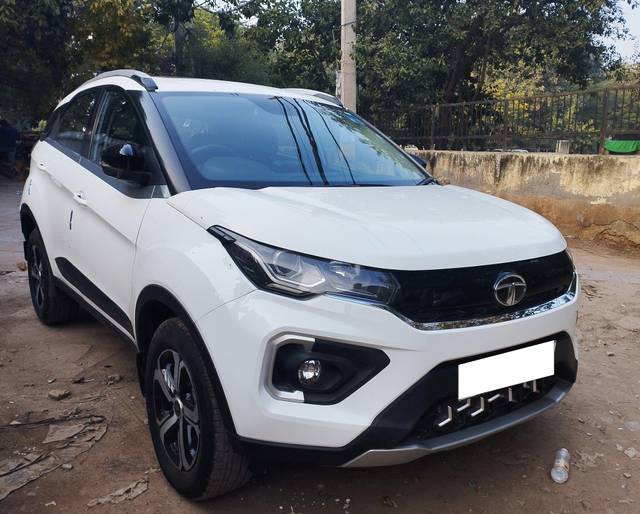 https://images10.gaadi.com/usedcar_image/3700430/original/processed_img2927324__used_car_2927324_1701945045.jpg?imwidth=6400