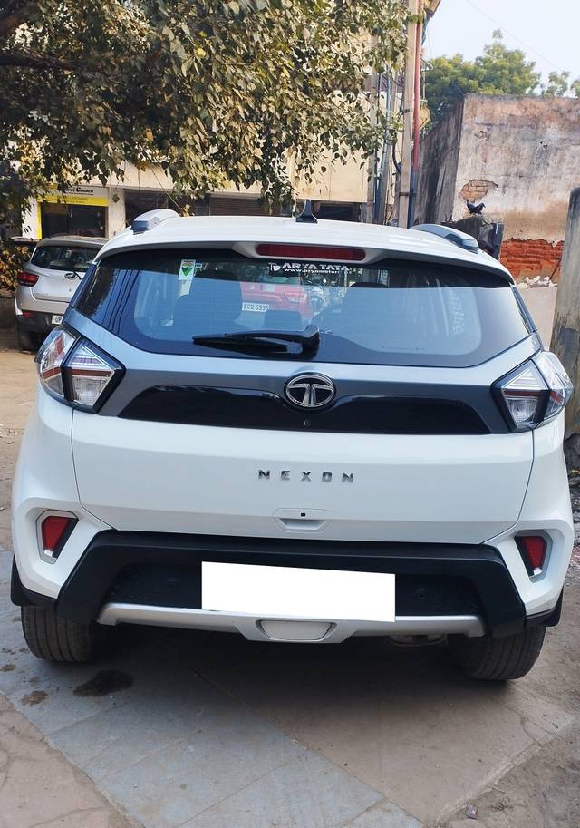 https://images10.gaadi.com/usedcar_image/3700430/original/processed_img2927324__used_car_2927324_1701945049.jpg?imwidth=6401