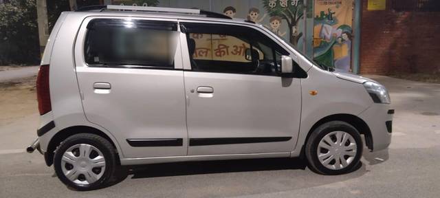 https://images10.gaadi.com/usedcar_image/3700436/original/processed_img2927327__used_car_2927327_1701594785.jpg?imwidth=6401