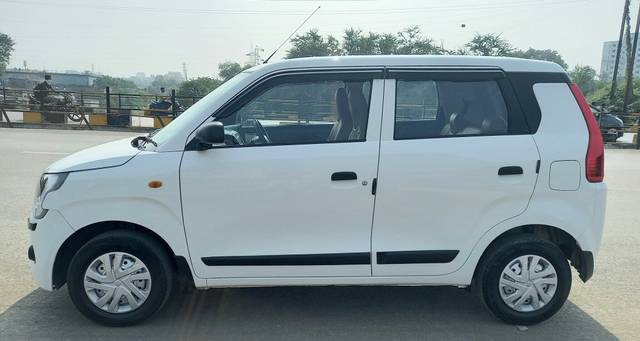 https://images10.gaadi.com/usedcar_image/3700438/original/img3700438__zz1_crop_img_656f0f4ac8708_1701777226.jpg?imwidth=6402