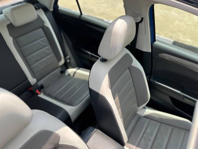 https://images10.gaadi.com/usedcar_image/3700471/original/img2927345__used_car_2927345_1701595852.jpg?imwidth=6402