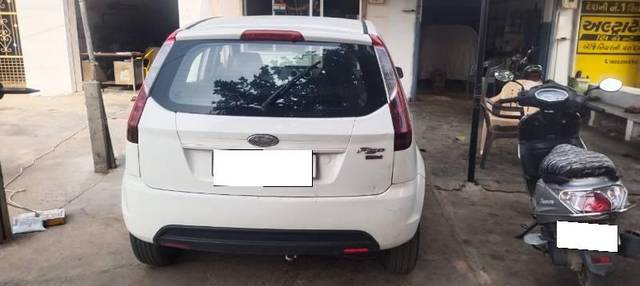 https://images10.gaadi.com/usedcar_image/3700498/original/processed_bd94fe0c-da5d-43a7-9380-3562a9b102d7.jpg?imwidth=6401