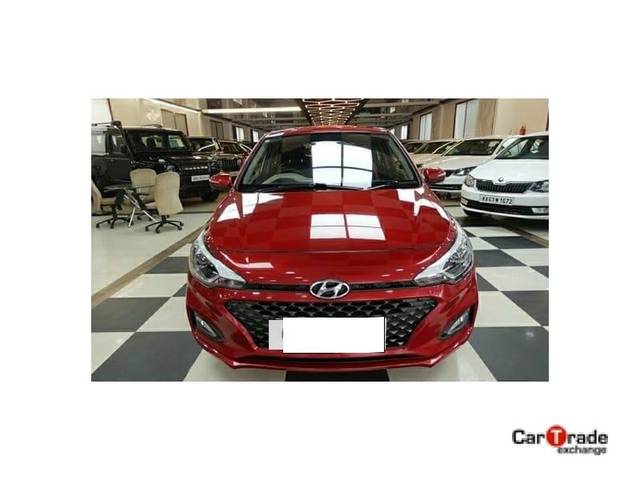 https://images10.gaadi.com/usedcar_image/3700502/original/processed_img2927355__used_car_2927355_1701597623.jpg?imwidth=6400