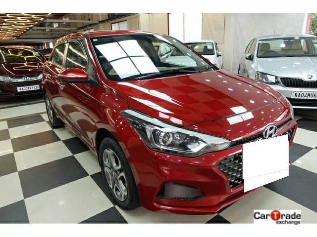 https://images10.gaadi.com/usedcar_image/3700502/original/processed_img2927355__used_car_2927355_1701597626.jpg?imwidth=6401