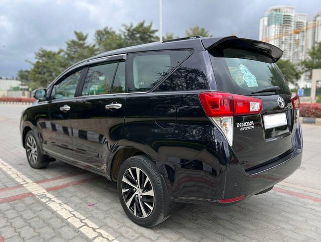 https://images10.gaadi.com/usedcar_image/3700513/original/processed_img2927360__used_car_2927360_1701598239.jpg?imwidth=6402