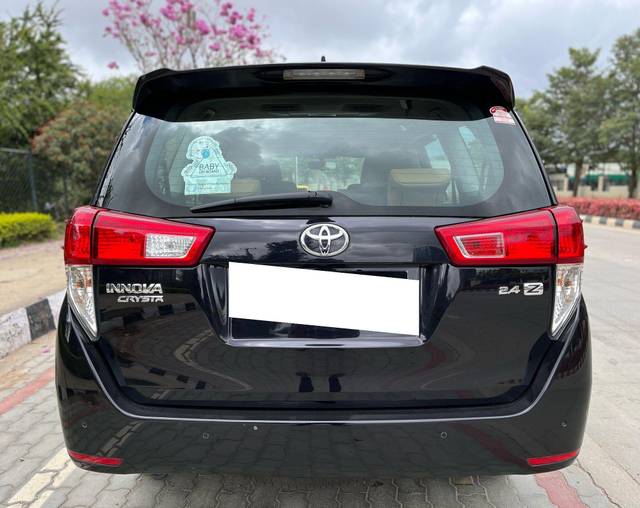 https://images10.gaadi.com/usedcar_image/3700513/original/processed_img2927360__used_car_2927360_1701598240.jpg?imwidth=6401