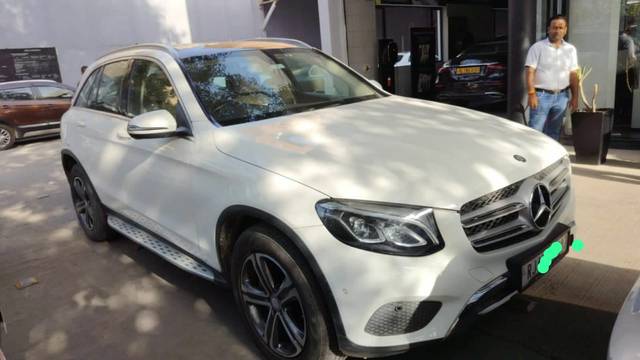 https://images10.gaadi.com/usedcar_image/3700557/original/img2927388__used_car_2927388_1701669102.jpg?imwidth=6402