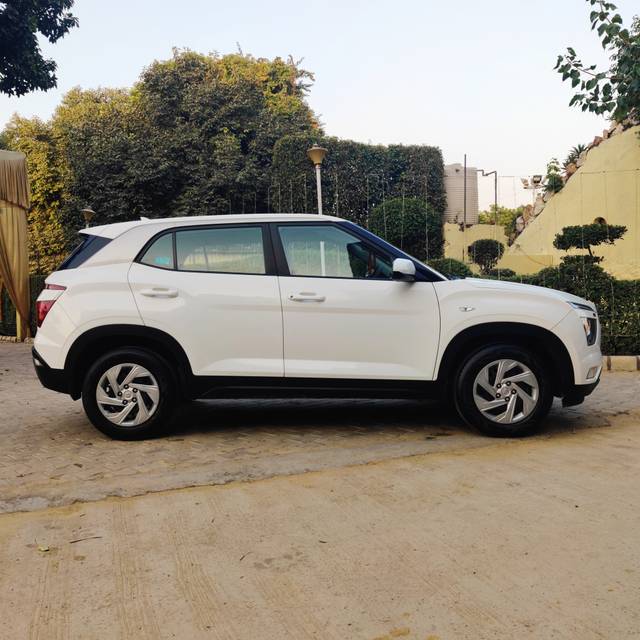 https://images10.gaadi.com/usedcar_image/3700565/original/img2927393__used_car_2927393_1701600877.jpg?imwidth=6401