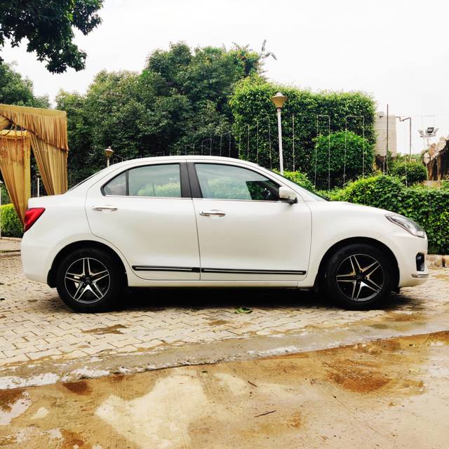https://images10.gaadi.com/usedcar_image/3700572/original/img2927398__used_car_2927398_1701600938.jpg?imwidth=6401