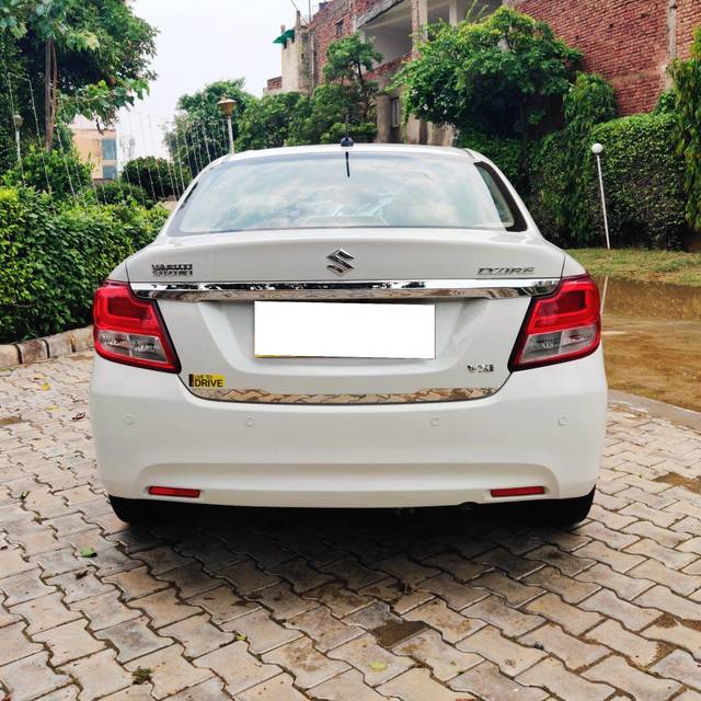 https://images10.gaadi.com/usedcar_image/3700572/original/processed_img2927398__used_car_2927398_1701600943.jpg?imwidth=6402