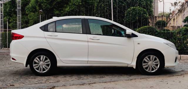 https://images10.gaadi.com/usedcar_image/3700577/original/img3700577__zz1_crop_img_656f19b50f61c_1701779893.jpg?imwidth=6401