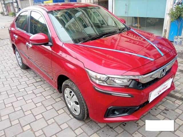 https://images10.gaadi.com/usedcar_image/3700621/original/processed_img2927417__used_car_2927417_1701603230.jpg?imwidth=6400