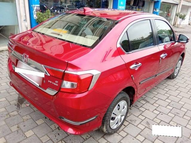 https://images10.gaadi.com/usedcar_image/3700621/original/processed_img2927417__used_car_2927417_1701603235.jpg?imwidth=6401