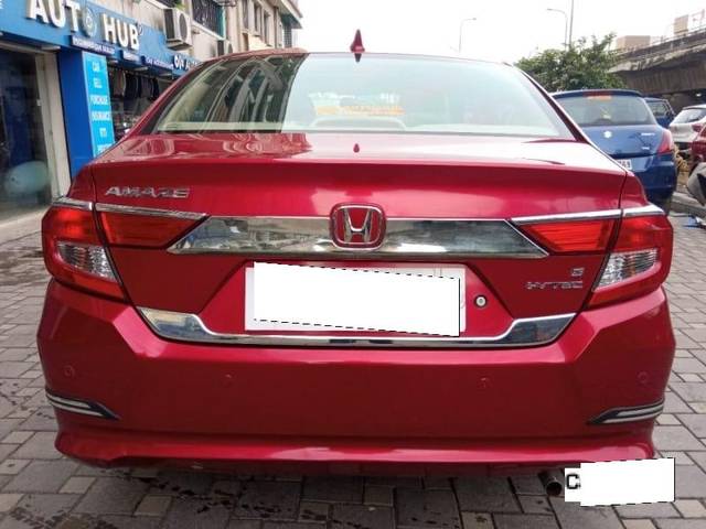 https://images10.gaadi.com/usedcar_image/3700621/original/processed_img2927417__used_car_2927417_1701603237.jpg?imwidth=6402