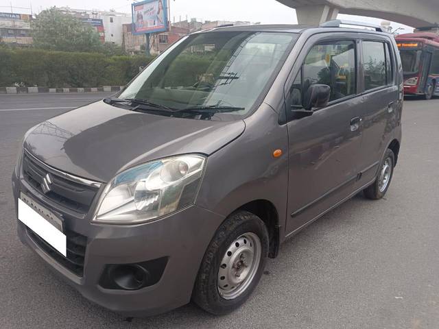 https://images10.gaadi.com/usedcar_image/3700655/original/processed_img2927438__used_car_2927438_1701603820.jpg?imwidth=6400