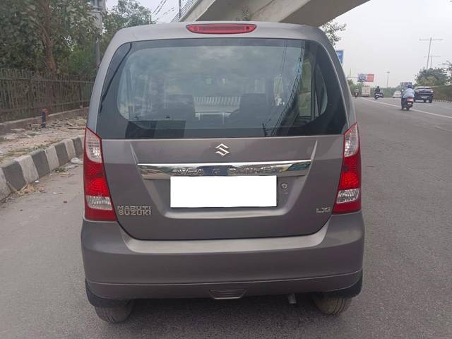 https://images10.gaadi.com/usedcar_image/3700655/original/processed_img2927438__used_car_2927438_1701603826.jpg?imwidth=6401