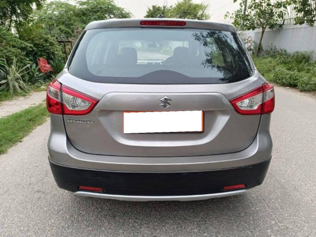 https://images10.gaadi.com/usedcar_image/3700662/original/processed_img2927444__used_car_2927444_1701604059.png?imwidth=6402