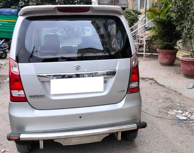 https://images10.gaadi.com/usedcar_image/3700672/original/processed_img2927448__used_car_2927448_1701604254.jpg?imwidth=6402