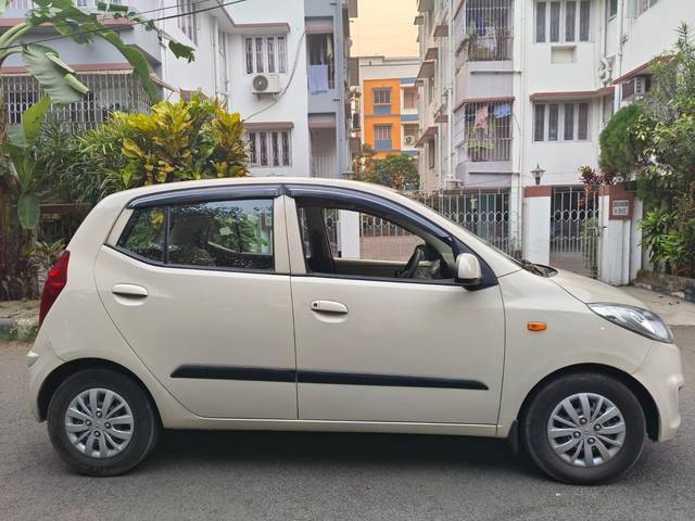 https://images10.gaadi.com/usedcar_image/3700677/original/processed_img2927450__used_car_2927450_1701604583.jpg?imwidth=6401