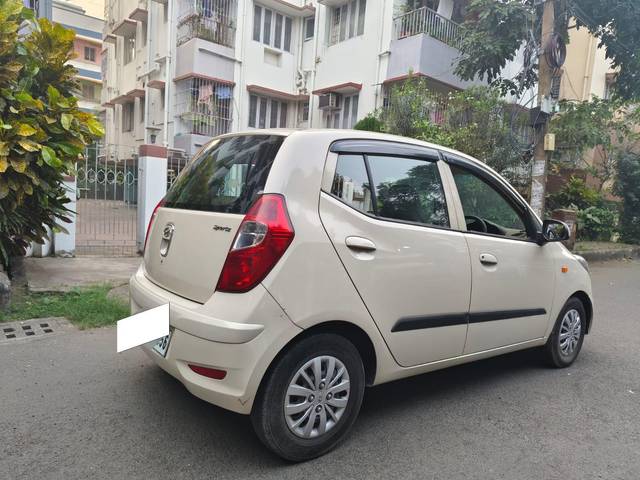 https://images10.gaadi.com/usedcar_image/3700677/original/processed_img2927450__used_car_2927450_1701604589.jpg?imwidth=6402
