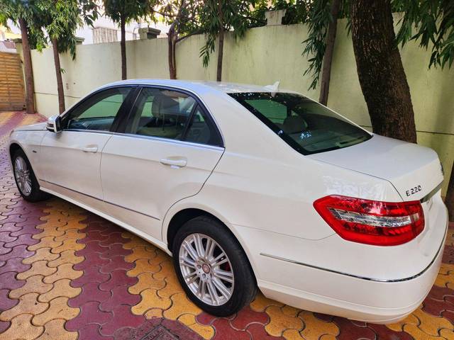 https://images10.gaadi.com/usedcar_image/3700685/original/processed_img2927453__used_car_2927453_1701604715.jpg?imwidth=6402