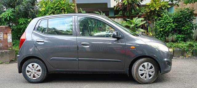 https://images10.gaadi.com/usedcar_image/3700701/original/processed_img2927461__used_car_2927461_1701605137.jpg?imwidth=6401