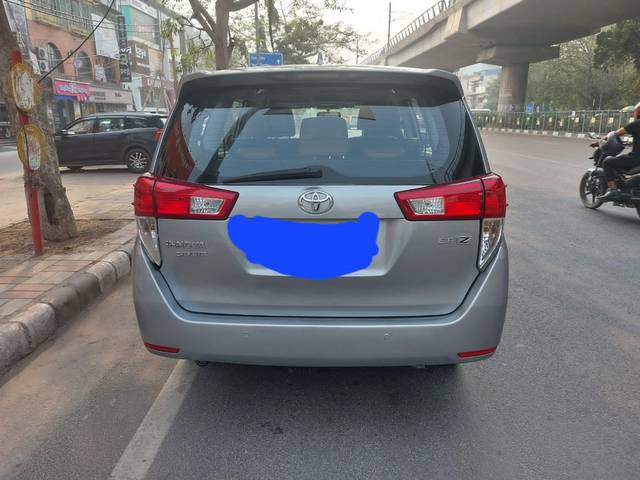 https://images10.gaadi.com/usedcar_image/3700704/original/processed_img2927463__used_car_2927463_1701605285.jpg?imwidth=6401
