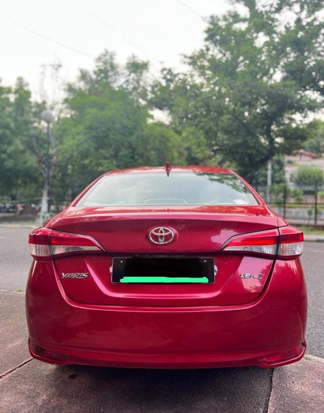 https://images10.gaadi.com/usedcar_image/3700717/original/processed_img2927470__usedcar_photo_2023_12_03_13_52_11_3511701605336_1701605362.jpg?imwidth=6402