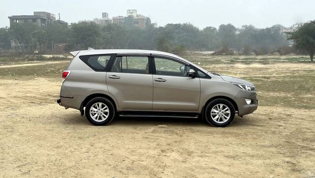 https://images10.gaadi.com/usedcar_image/3700726/original/img2927472__used_car_2927472_1701606058.jpg?imwidth=6401