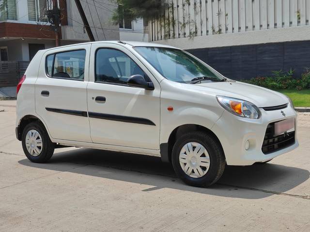 https://images10.gaadi.com/usedcar_image/3700728/original/processed_img2927474__used_car_2927474_1701606199.jpg?imwidth=6400