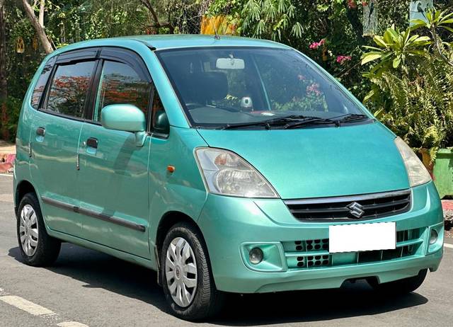 https://images10.gaadi.com/usedcar_image/3700729/original/processed_img2927475__used_car_2927475_1701606267.jpg?imwidth=6400
