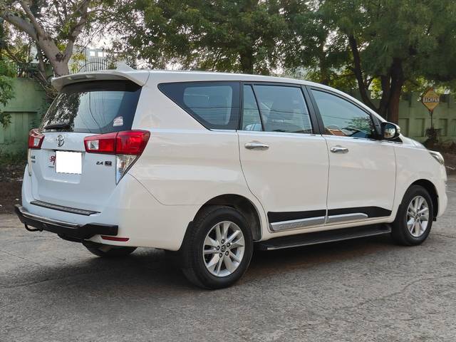 https://images10.gaadi.com/usedcar_image/3700738/original/processed_img2927479__used_car_2927479_1701606450.jpg?imwidth=6402