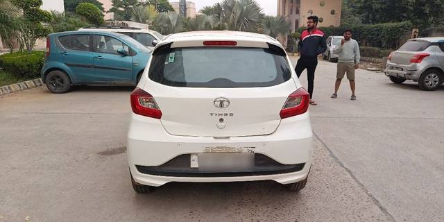https://images10.gaadi.com/usedcar_image/3700851/original/26__VCC_1824353_96_1701003228.jpg?imwidth=6402