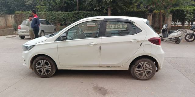 https://images10.gaadi.com/usedcar_image/3700851/original/26__VCC_IMG_1700995105516_1824353_95_1700995320.jpg?imwidth=6401