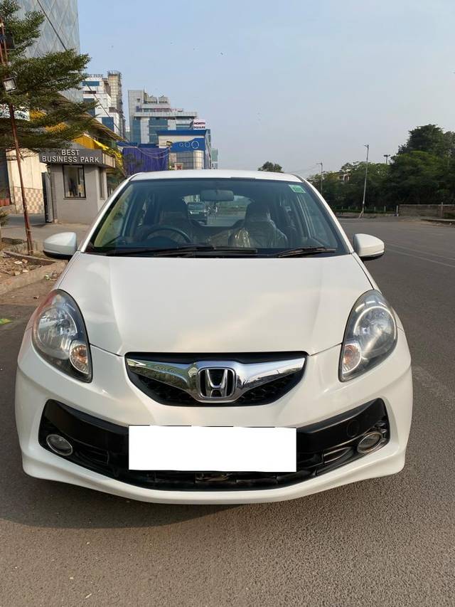 https://images10.gaadi.com/usedcar_image/3701014/original/processed_img2927572__used_car_2927572_1701618121.jpg?imwidth=6400