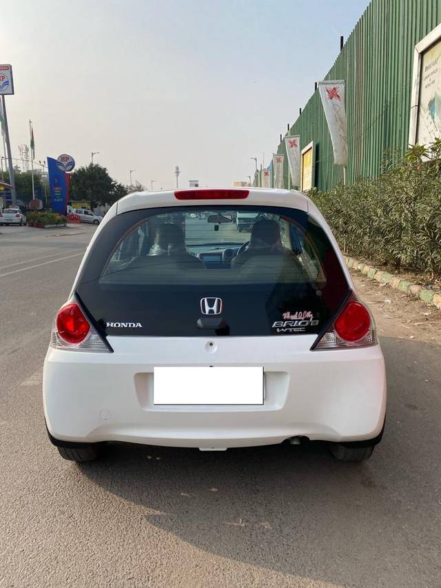 https://images10.gaadi.com/usedcar_image/3701014/original/processed_img2927572__used_car_2927572_1701618122.jpg?imwidth=6401