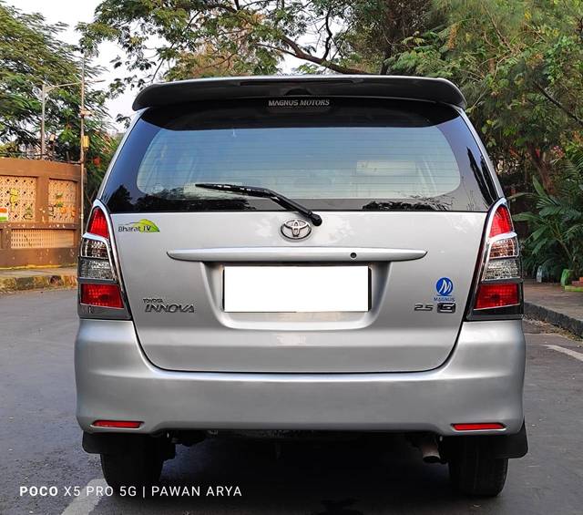 https://images10.gaadi.com/usedcar_image/3701029/original/processed_img2927575__used_car_2927575_1701618878.jpg?imwidth=6402