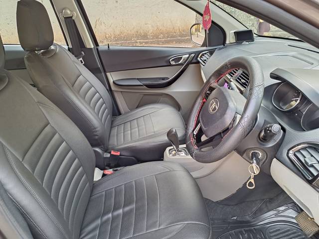 https://images10.gaadi.com/usedcar_image/3701137/original/img2927590__used_car_2927590_1701625097.jpg?imwidth=6402