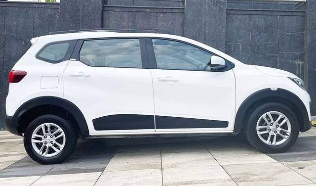 https://images10.gaadi.com/usedcar_image/3701154/original/img2927592__used_car_2927592_1701626521.jpg?imwidth=6401