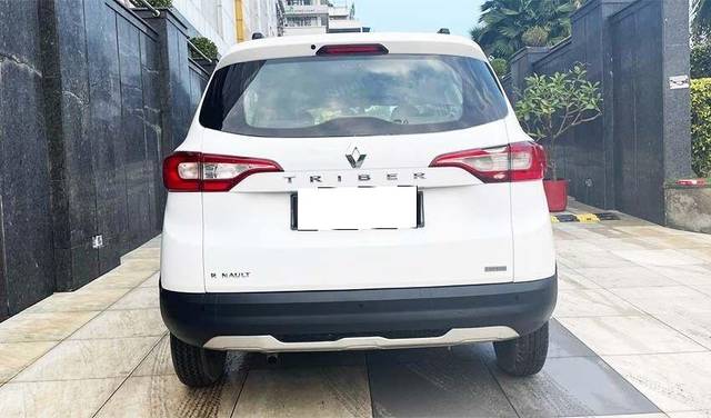 https://images10.gaadi.com/usedcar_image/3701154/original/processed_img2927592__used_car_2927592_1701626518.jpg?imwidth=6402