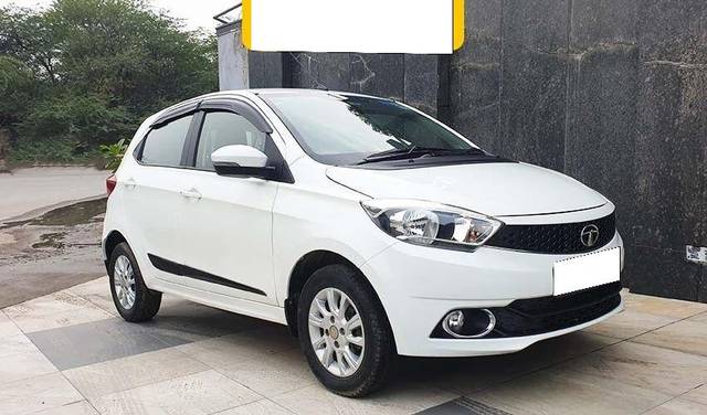https://images10.gaadi.com/usedcar_image/3701156/original/processed_img2927593__used_car_2927593_1701626662.jpg?imwidth=6400