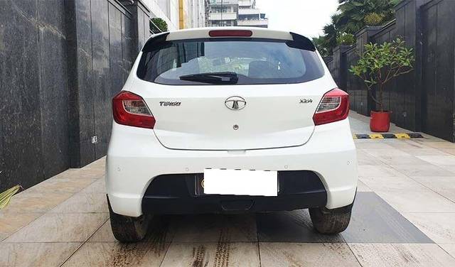 https://images10.gaadi.com/usedcar_image/3701156/original/processed_img2927593__used_car_2927593_1701626669.jpg?imwidth=6402