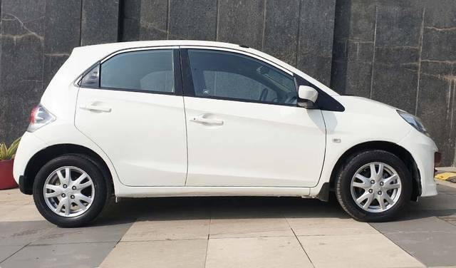 https://images10.gaadi.com/usedcar_image/3701158/original/img2927594__used_car_2927594_1701626819.jpg?imwidth=6401