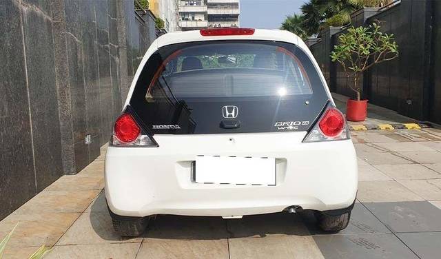 https://images10.gaadi.com/usedcar_image/3701158/original/processed_img2927594__used_car_2927594_1701626816.jpg?imwidth=6402