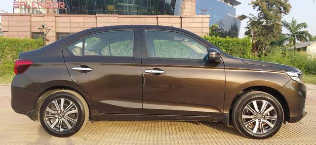 https://images10.gaadi.com/usedcar_image/3701193/original/processed_090085c2-c21b-41a9-b9df-05c04764e09e.jpg?imwidth=6401