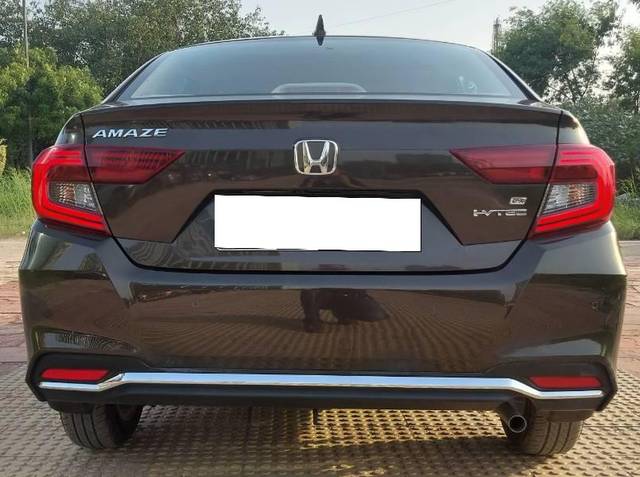 https://images10.gaadi.com/usedcar_image/3701193/original/processed_11dff68d-cb5e-4f33-9d9d-b05ab82fc025.jpg?imwidth=6402