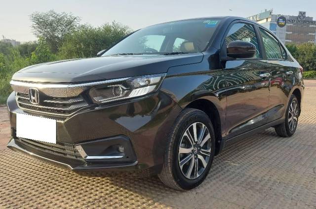 https://images10.gaadi.com/usedcar_image/3701193/original/processed_4f1420cf-020e-4f0a-bac9-7d04fb324c3e.jpg?imwidth=6400