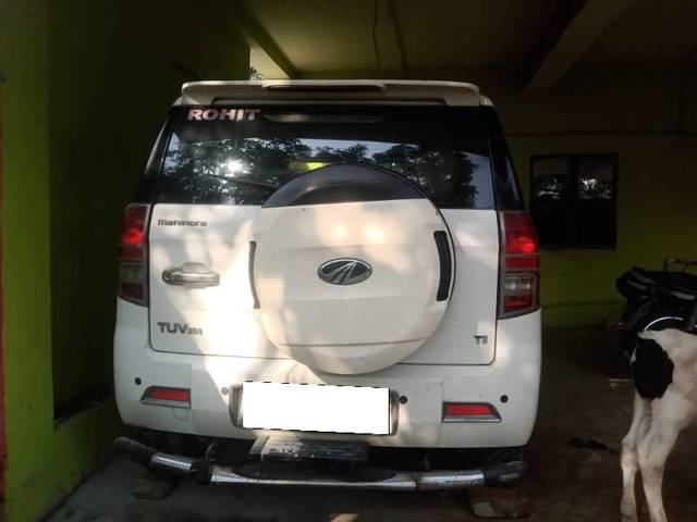 https://images10.gaadi.com/usedcar_image/3701266/original/processed_fa6eef7e-ee92-4456-8e64-95fb0355f3a2.jpg?imwidth=6401