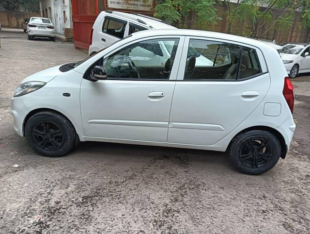 https://images10.gaadi.com/usedcar_image/3701287/original/processed_img2927605__used_car_2927605_1701658810.jpg?imwidth=6402