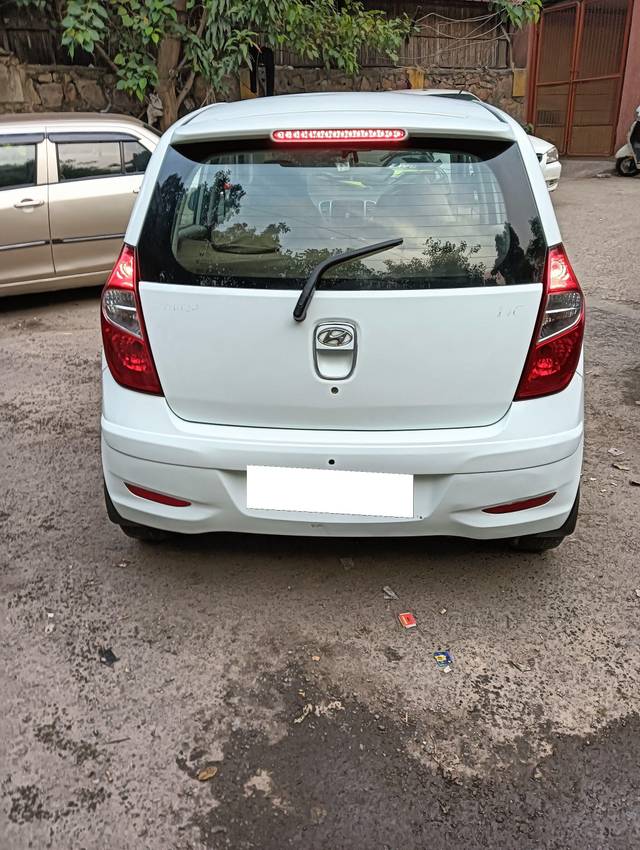 https://images10.gaadi.com/usedcar_image/3701287/original/processed_img2927605__used_car_2927605_1701658834.jpg?imwidth=6401